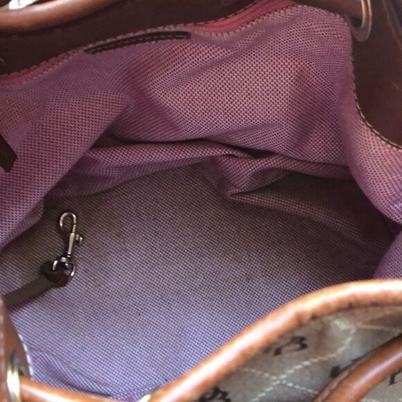 Large Dooney & Bourke shoulder bag. - Picture 10 of 11